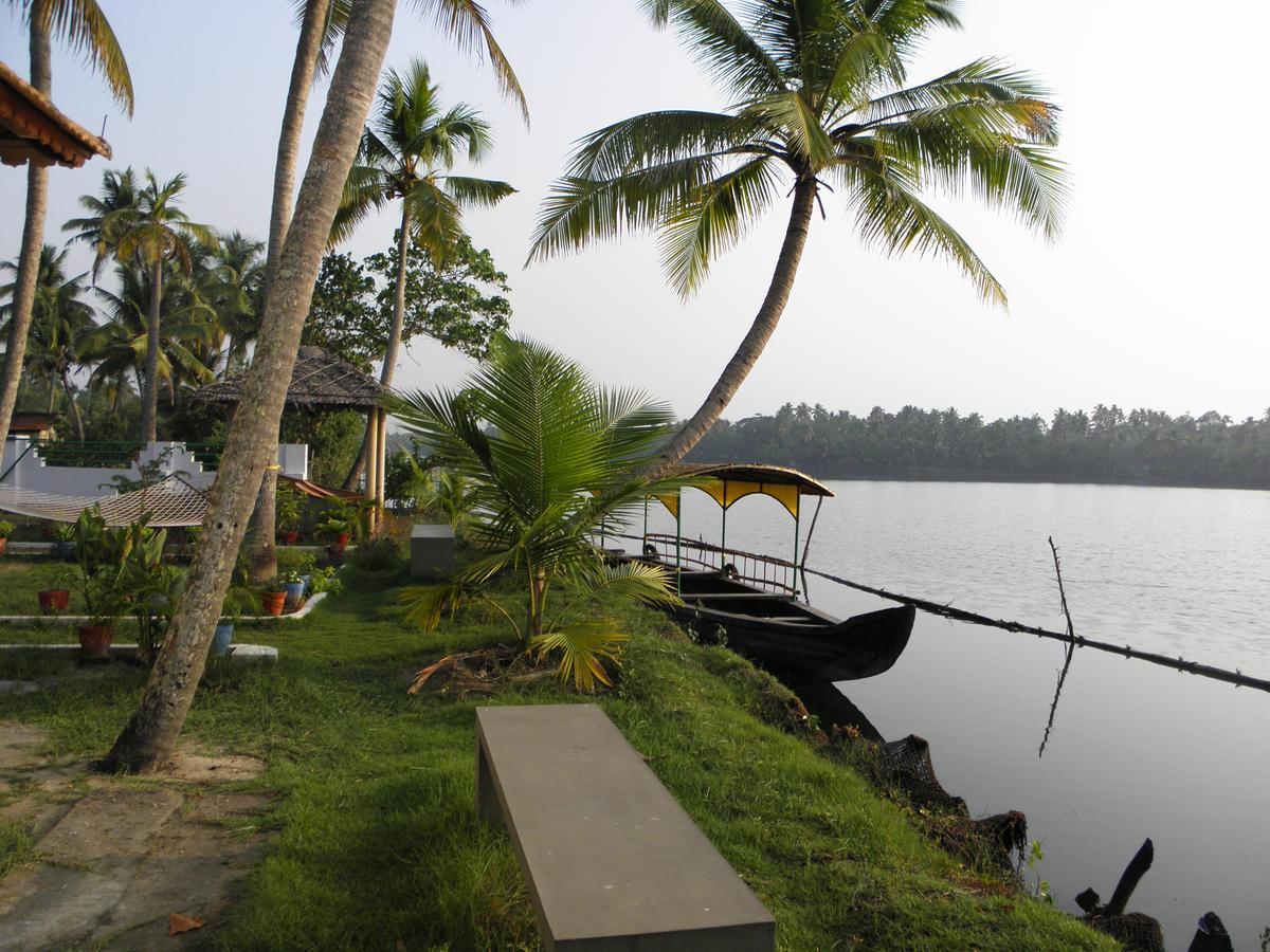 Breeze Backwater Homes Kochi Exteriör bild